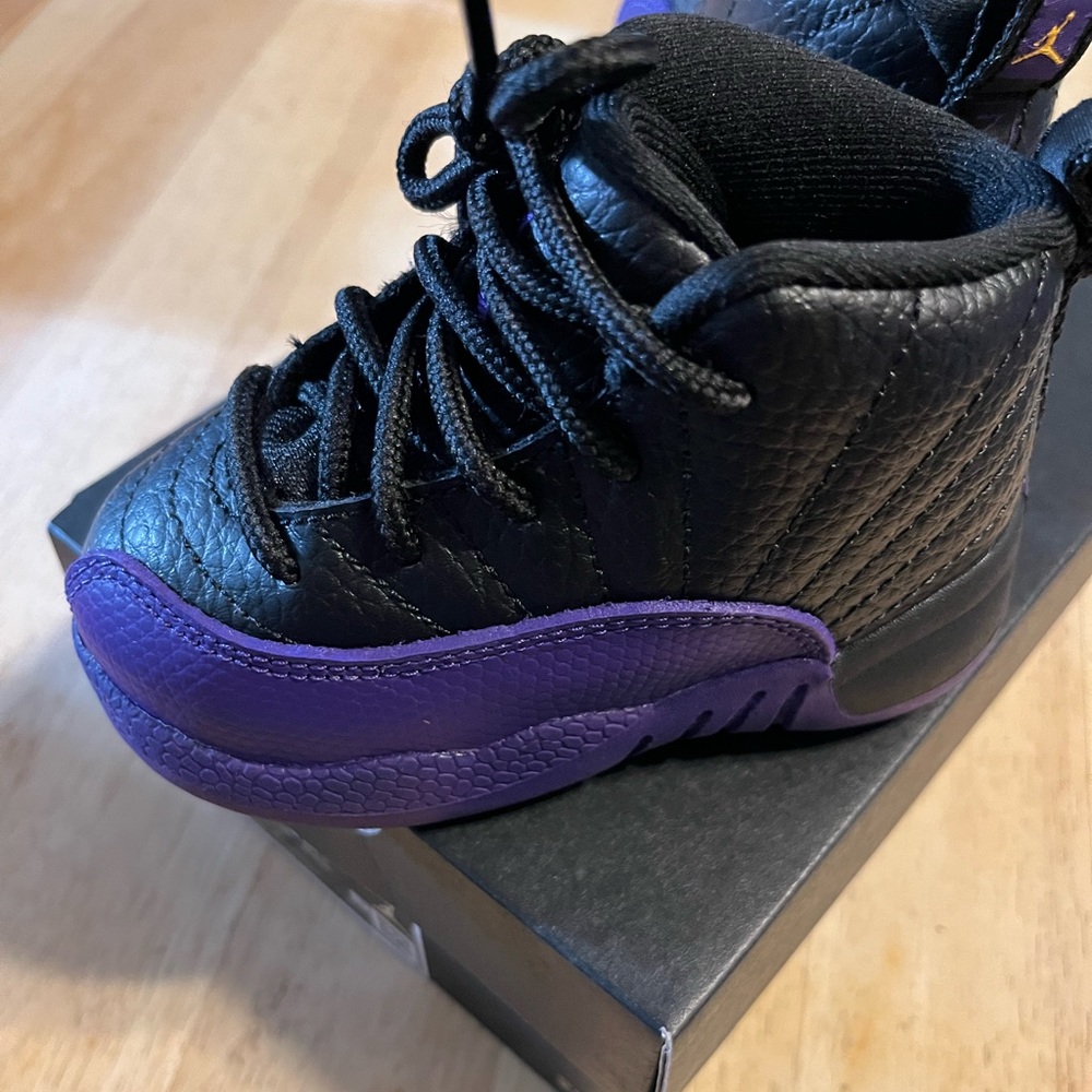 Nike Jordan 12 Retro size 5